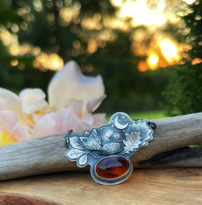 The Sleepig Fox Necklace - Baltic Amber